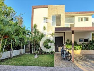 Casa en Venta en Cancún en Residencial Lagos del Sol con 4 recámaras