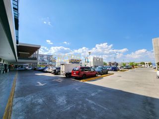 LOCAL EN RENTA Plaza comercial con alta afluencia vehicular, rentada casi en su totalidad giros como alimentos, belleza, spa y de servicios.