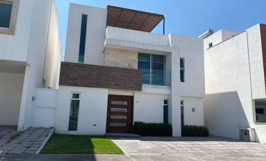 VENTA: PRECIOSA CASA , AMPLIOS ESPACIOS, CERCA DE ACCESO A PUEBLA BLANCA