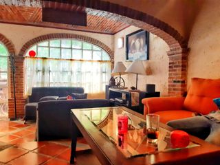 Casa con alberca privada y jardín  en venta dentro del fraccionamiento Club de golf de  Tequisquiapan Querétaro.