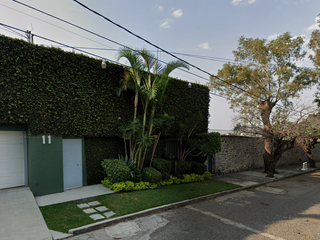 Amplia Casa en Cuernavaca, con espectacular Jardín. Oportunidad de Remate Bancario.