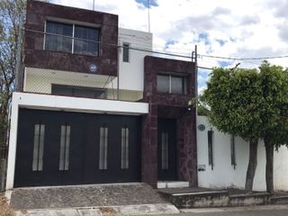 Casa en venta, amplia en Lomas de Santa Maria. Cercana a la Uvaq, instituto Valladolid, Altozano.