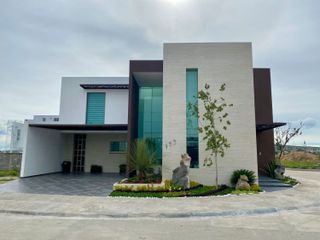 Hermosa Casa en venta en Fracc Lagos residencial