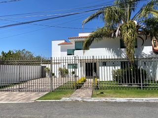 Amplia Casa en Renta en Villas de Irapuato.