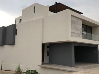 Casa Nueva en Fraccionamiento Punta San Luis,  Excelente Ubicación y Acabados de Lujo