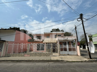 Casa en Venta ubicada en esquina a 1 cuadra del DOMO de Madero Zona Centro Madero
