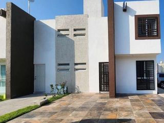 Casa en venta con gran plusvalía de remate dentro de Av. Marqués de Tenerife 742, Fraccionamiento Real del Marqués,Santiago de Querétaro