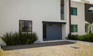 JURIQUILLA QUERETARO, GRAND amplia casa minimalista de 4 recámaras una en planta baja