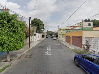 SE VENDE HERMOSA CASA EN LA COLONIA JARDIN, COYOACÁN. ¡MUY AMPLIA!