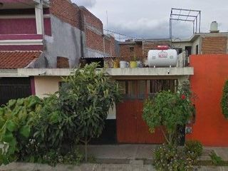 Bonita casa en venta en Fuentes de Zamora, Uruapan. MAGNÍFICO PRECIO