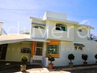 CASA EN VENTA EN RECURSOS HIDRAULICOS EN PRIVADA CON PORTON ELECTRICO