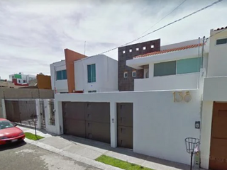Increible y Grande Casa a Precio de Remate en Juriquilla!