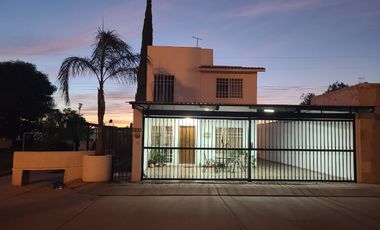 CASA EN VENTA ATRAS DE FLEX EN RESIDENCIAL CAMPO REAL