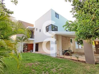 Casa en Venta en Cancun en Residencial Lagos del sol con Alberca y 3 Recamaras