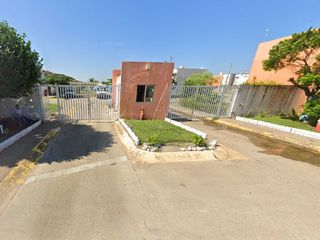 VVV VENTA DE CASA EN LA CALLE CIRCUITO INTERIOR INTERLOMAS VILLAS SAN MARTIN COATZACOALCOS VERACRUZ