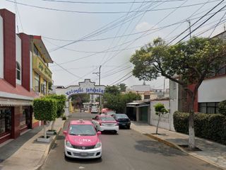 Hermosa y amplia casa de remate bancario en Colonial Iztapalapa, CDMX
