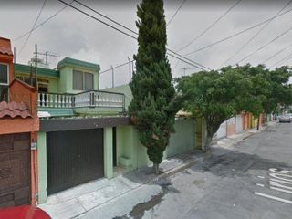 venta de atractiva casa en LIRIOS 612 COLONIA: VILLAS DE LAS FLORES