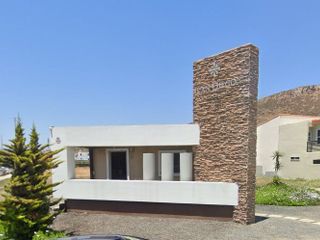Hermosa y amplia casa de remate bancario en el Fraccionamiento Juan Diego Residencial, Ensenada, Baja California!