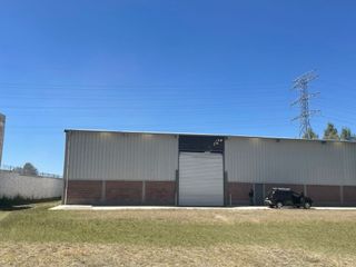 Amplia Bodega en renta, con ubicación estratégica y doble entrada.