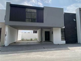 CASA EN VENTA CARRETERA NACIONAL ALTARES RESIDENCIAL SANTIAGO EQUIPADA