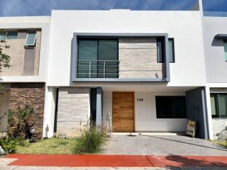 Casa en Venta nueva con roof garden en coto en Solares en Zapopan