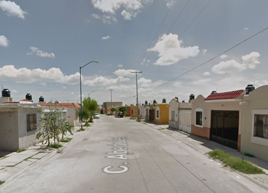 BONITA CASA UBICADA EN ABEDULES, JARDINES UNIVERSIDAD, TORREON, COAHUILA