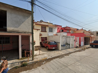 Casa en venta en Col. Casa blanca, Veracruz., ¡Compra directamente con los Bancos!