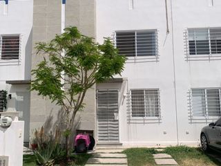 Rento Casa Semiamueblada en Fracc los Encinos Querétaro