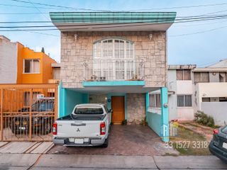 Casa en venta en coto con Alberca de cerca de Periferico y Av Guadalupe