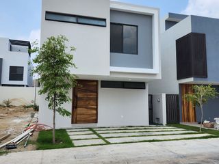 Casa nueva en venta con Roof Garden en Parques Vallarta Zapopan