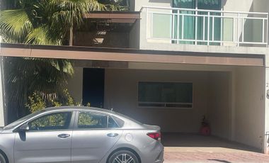 CASA EN VENTA EN JARDINES DE SANTA FÉ