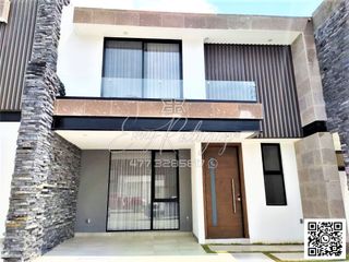 CASA EN RENTA, SIN MEBLES, ZONA NORTE, FRENTE A LA CAMPIÑA, 3 RE. CON BAÑO CADA UNA, NUEVA