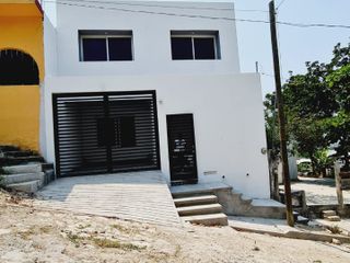 Se vende casa en col ciprés, zona sur poniente de la ciudad.