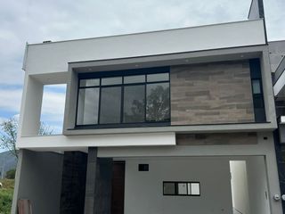 Venta casa en Pedregal del Huajuco...Recièn terminada de construir
