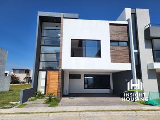 CASA NUEVA EN VENTA CON 4 RECAMARAS Y ROOF GARDEN EN LOMAS DE ANGELOPOLIS PUEBLA