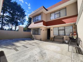 Casa en venta en Metepec en Xinantecatl en esquina a lado del parque