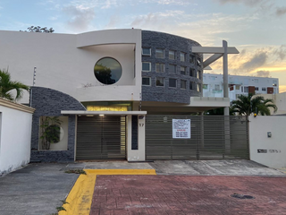 Casa de Lujo en Venta con Seguridad en Cancún, Q. Roo – 5 Recámaras, Alberca y Paneles Solares