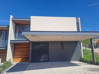 Casa nueva en Venta en Fraccionamiento Altozano con excelentes acabados
