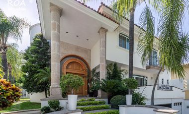 Puerta de Hierro: Hermosa Residencia en Coto Privado Zona Andares
