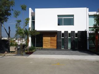 PL5350  Casa en VENTA en Fracc. Paseo de las Garzas en Vistas Altozano, Morelia