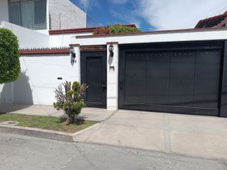 CASA EN VENTA DE UN PISO, COL. BOSQUES, AGUASCALIENTES