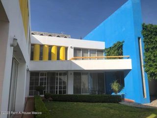 En venta Residencia estilo Mexicano en Col.Del Valle 4 recàmaras jacuzzi vigilancia RCS-24-1432