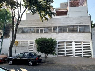 Se renta local de 98 m2 casi esquina con Hospital Escandón y Hospital Pediátrico Tacubaya.