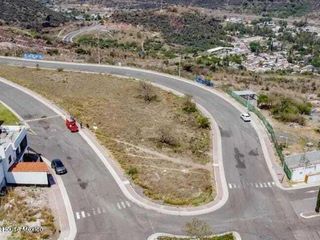 En venta terreno en El Mirador uso de suelo mixto 3,775mts2 servicios