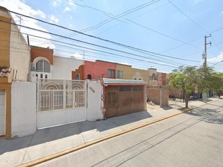 Casa en Col. Los Naranjos I, Celaya, Guanajuato, ¡Compra directa con el Banco, no se aceptan créditos!