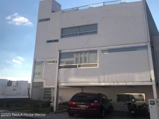 Milenio III casa dentro de privada de 550 m2 en VENTA PMC1158