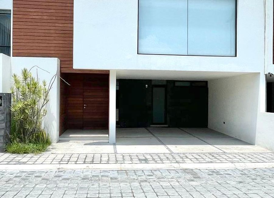 CASA EN MALLORCA PARK RESIDENCE & CONDOS EN VENTA CASI LLEGANDO A LOMAS