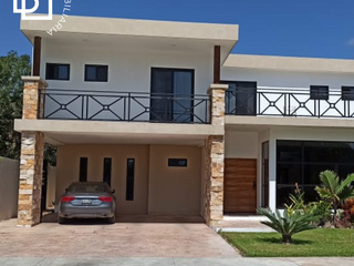 Casa en venta al norte de Mérida con excelente diseño en privada, precio negociable.