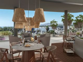 Penthouse con rooftop privado y jacuzzi, en venta Puerto los Cabos.