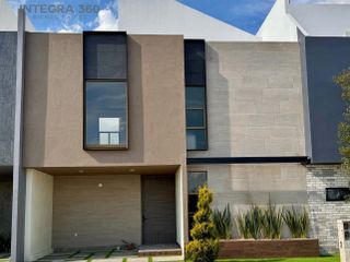 Residencia en Venta 148 m² de Terreno, Amplias Recámaras, Gran Roof